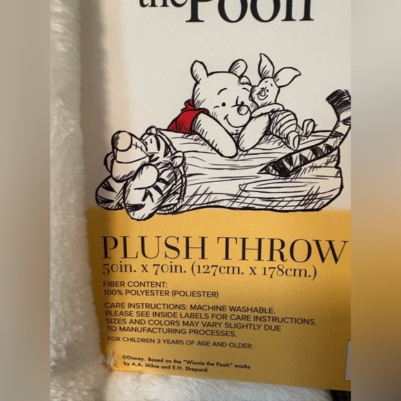 Disney Winnie the Pooh Plush Throw - Red and Yellow - Picture 2 of 3